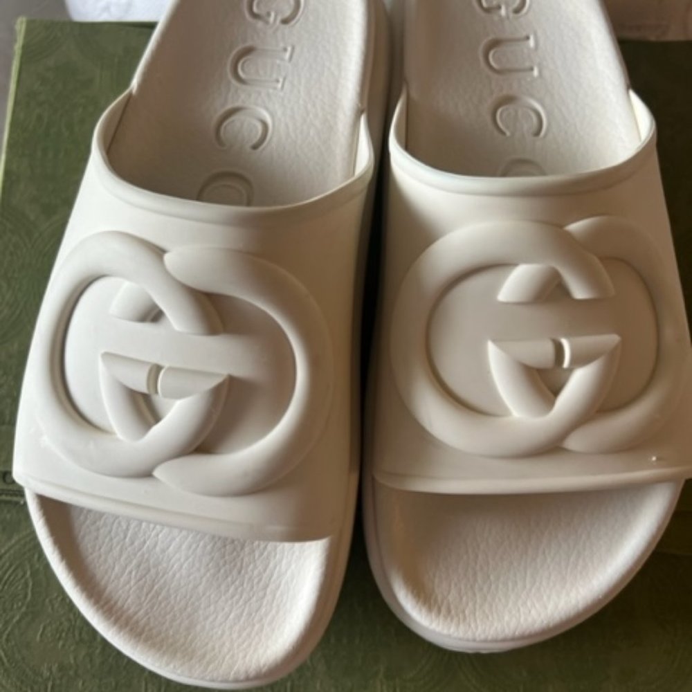 WOMEN'S SLIDE SANDAL WITH INTERLOCKING G - OFF-WHITE RUBBER - Size 35/5